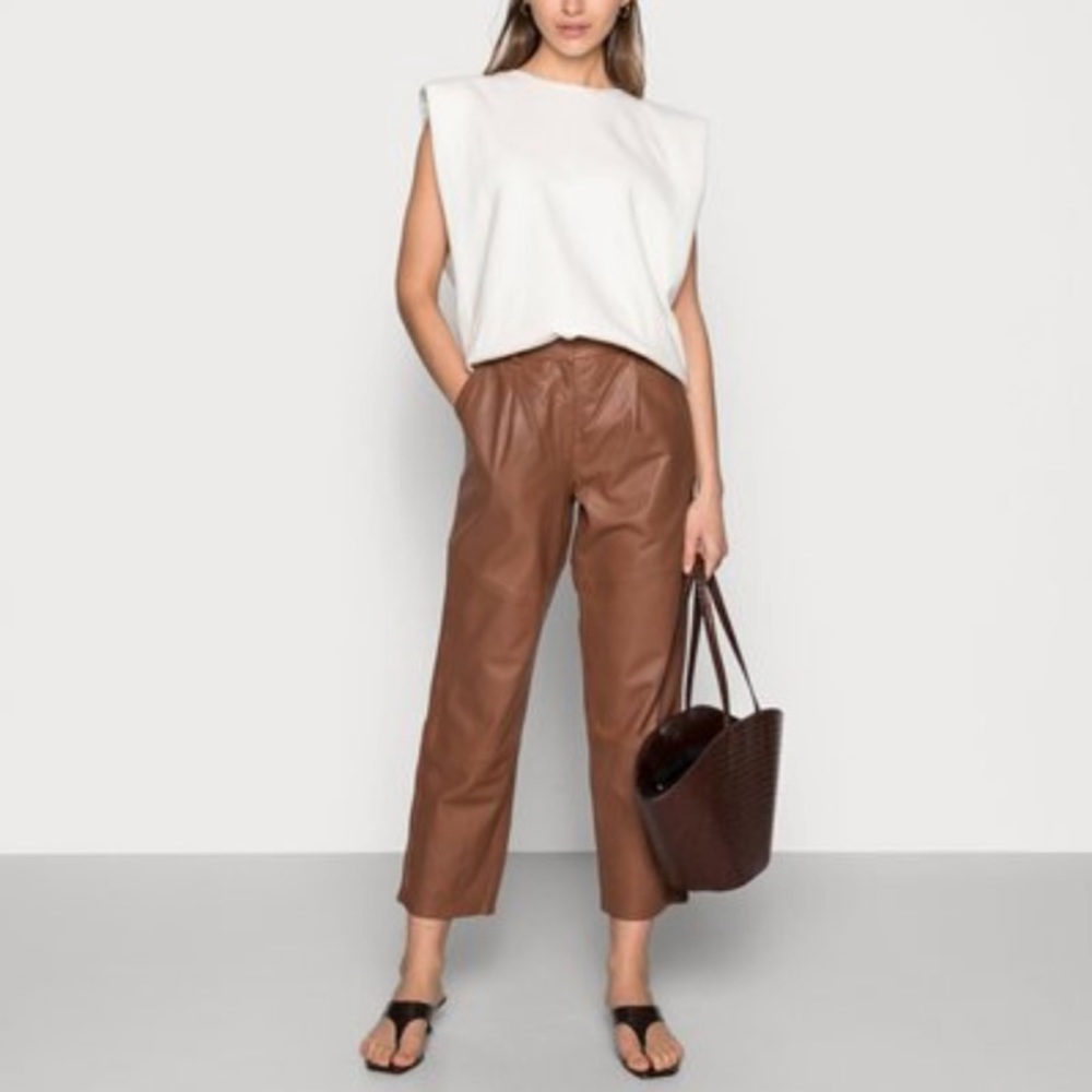Aritzia Babaton classic T shirt in LILAC